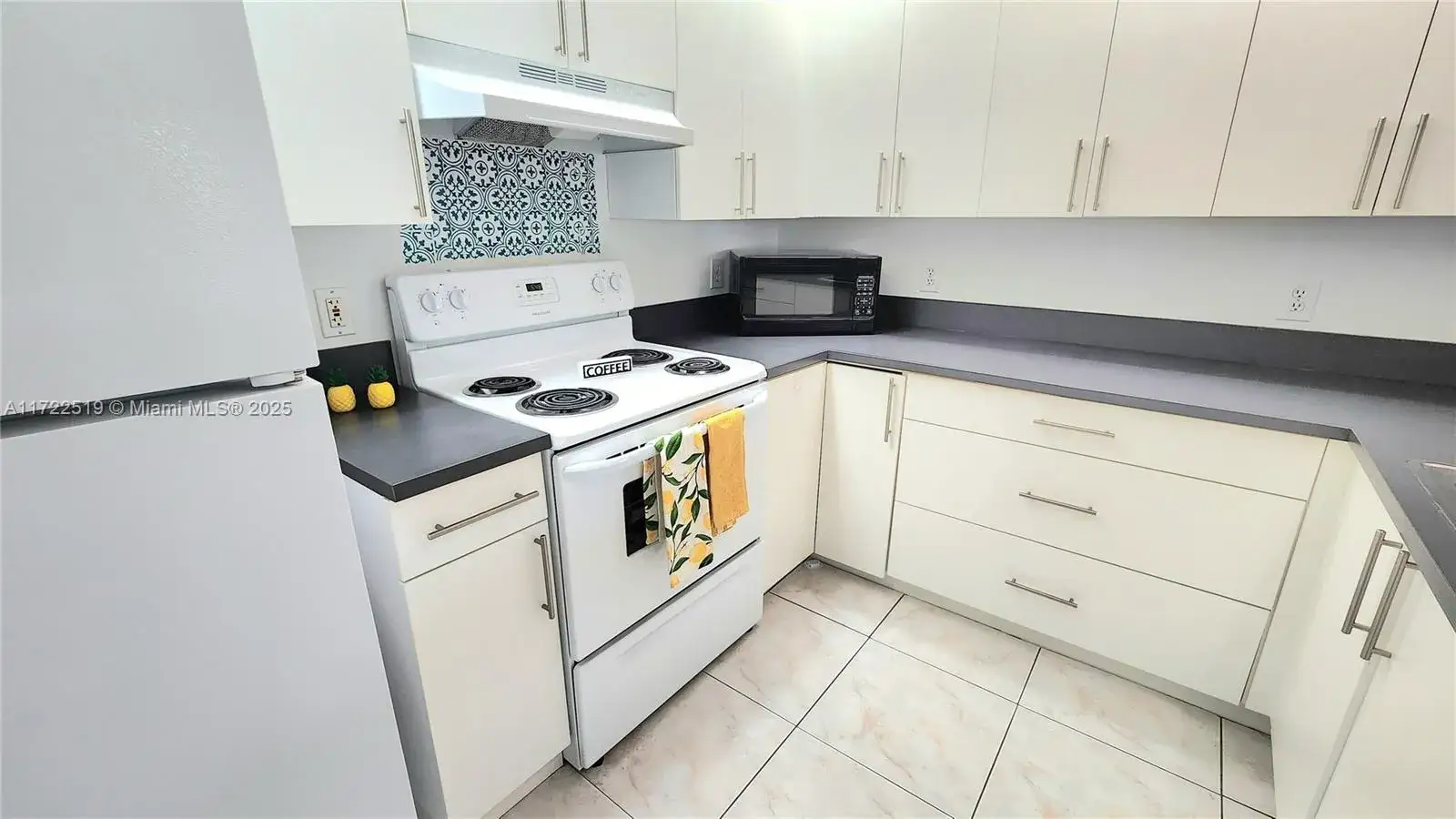 1 bedroom 1 bath Residential for sale at 700 SW 137th Ave # 212H, Pembroke Pines FL 33027