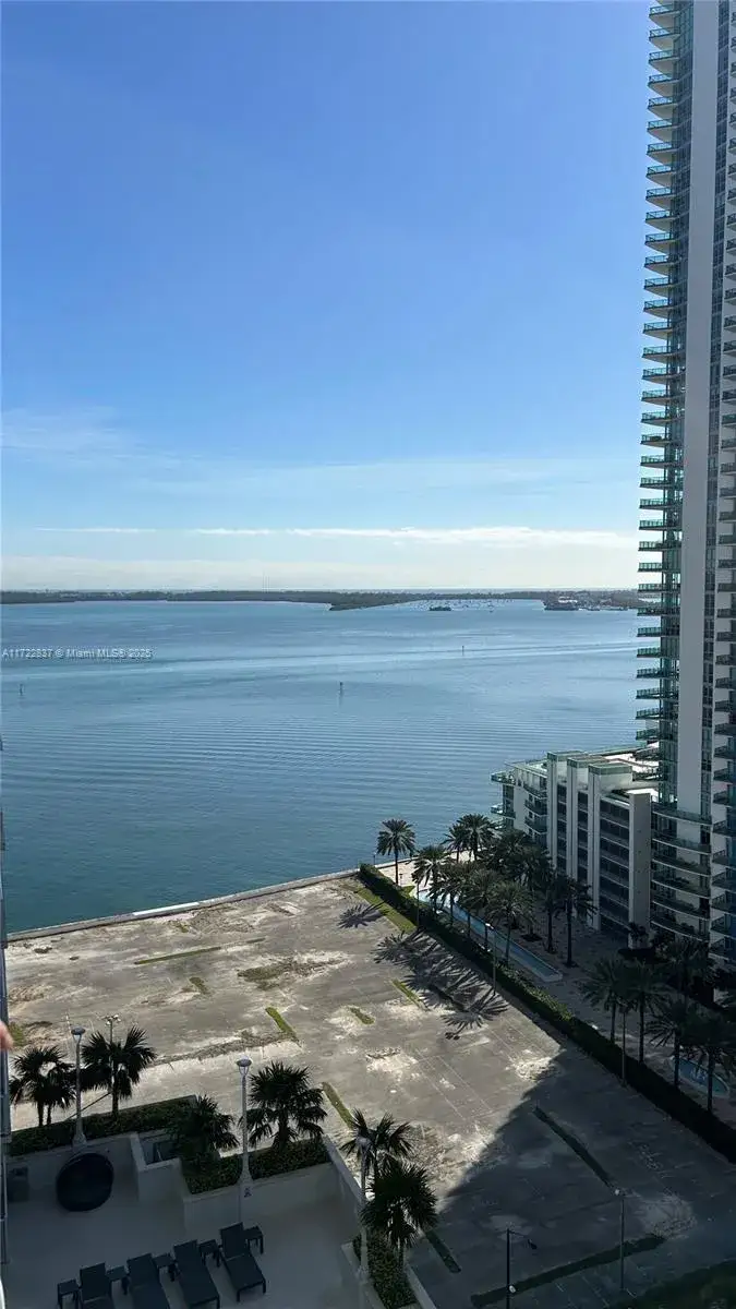 1 bedroom 1 bath Residential for sale at 1200 Brickell Bay Dr # 2007, Miami FL 33131