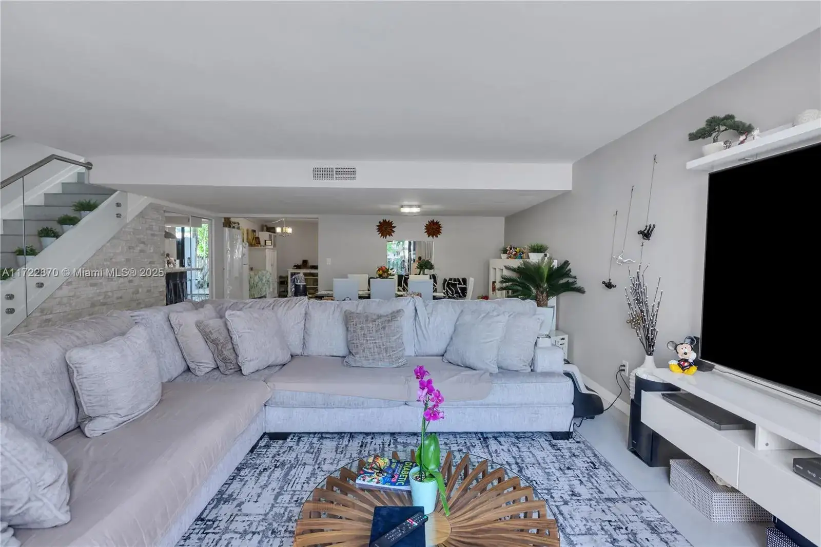2 bedroom 2 bath Residential for sale at 703 NE 205th Ter, Miami FL 33179