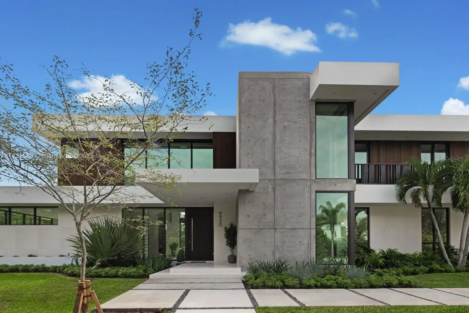 6 bedroom 6 bath Residential for sale at 6920 SW 124th St, Pinecrest FL 33156