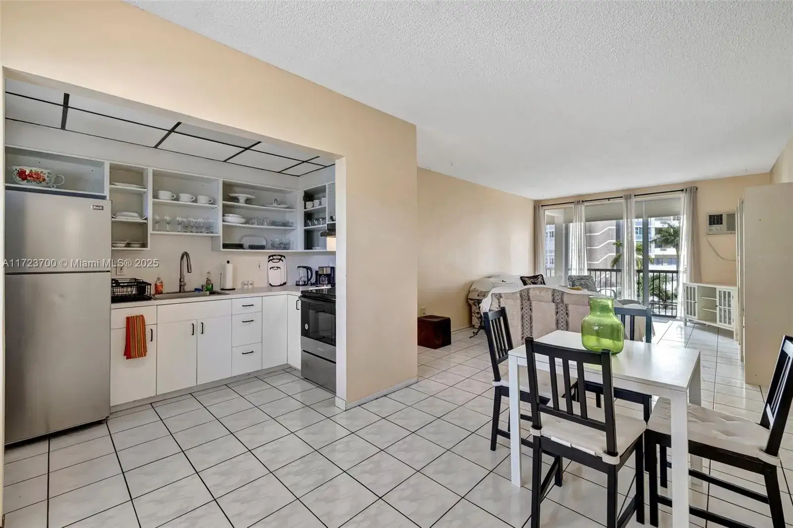 1 bedroom 1 bath Residential Lease for rent at 3177 S Ocean Dr # 302, Hallandale Beach FL 33009