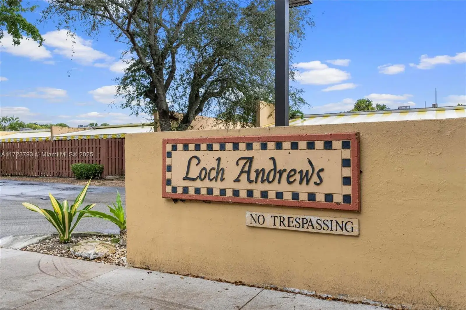 2 bedroom 2 bath Residential for sale at 7117 Ballantrae Ct, Miami Lakes FL 33014
