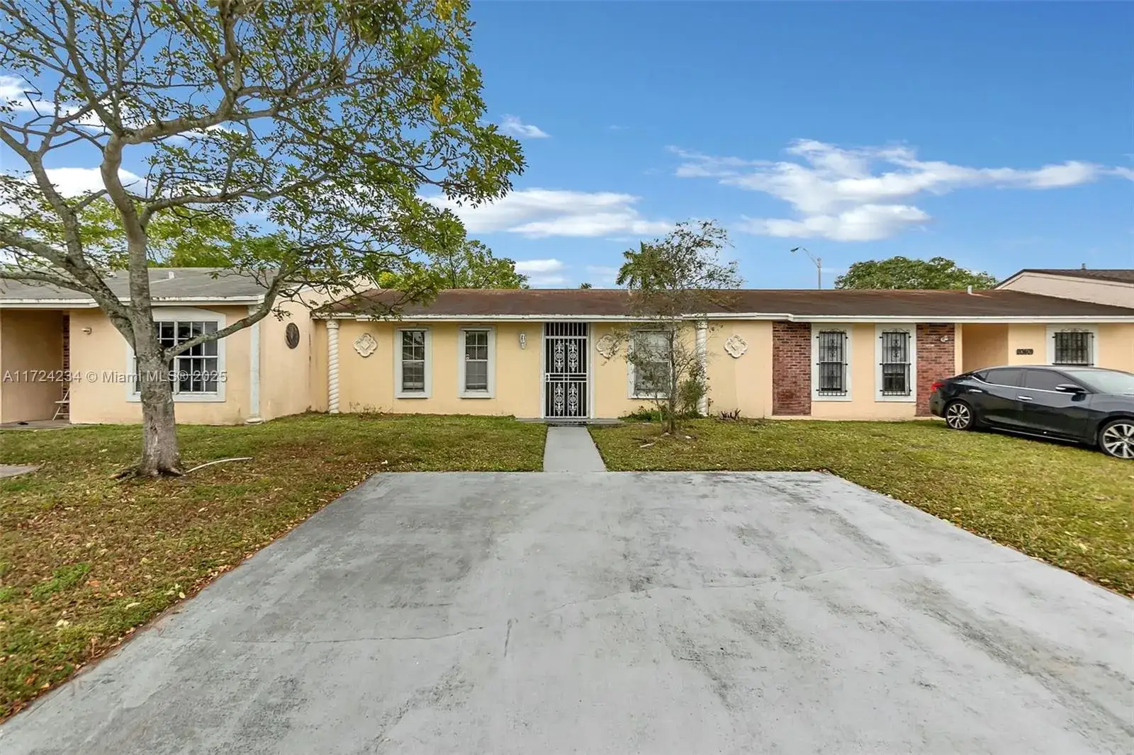 2 bedroom 1 bath Residential for sale at 20405 NW 27th Ct # 20405, Miami Gardens FL 33056