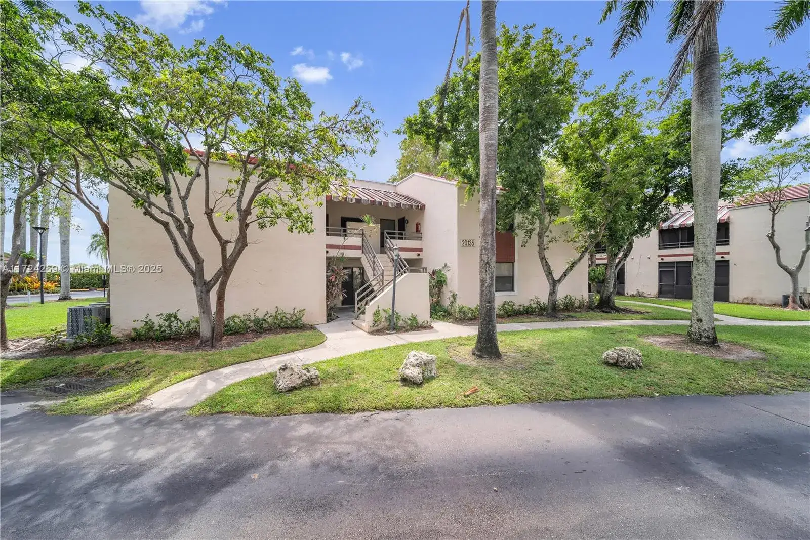 2 bedroom 2 bath Residential for sale at 20135 NE 3rd Ct # 1, Miami FL 33179