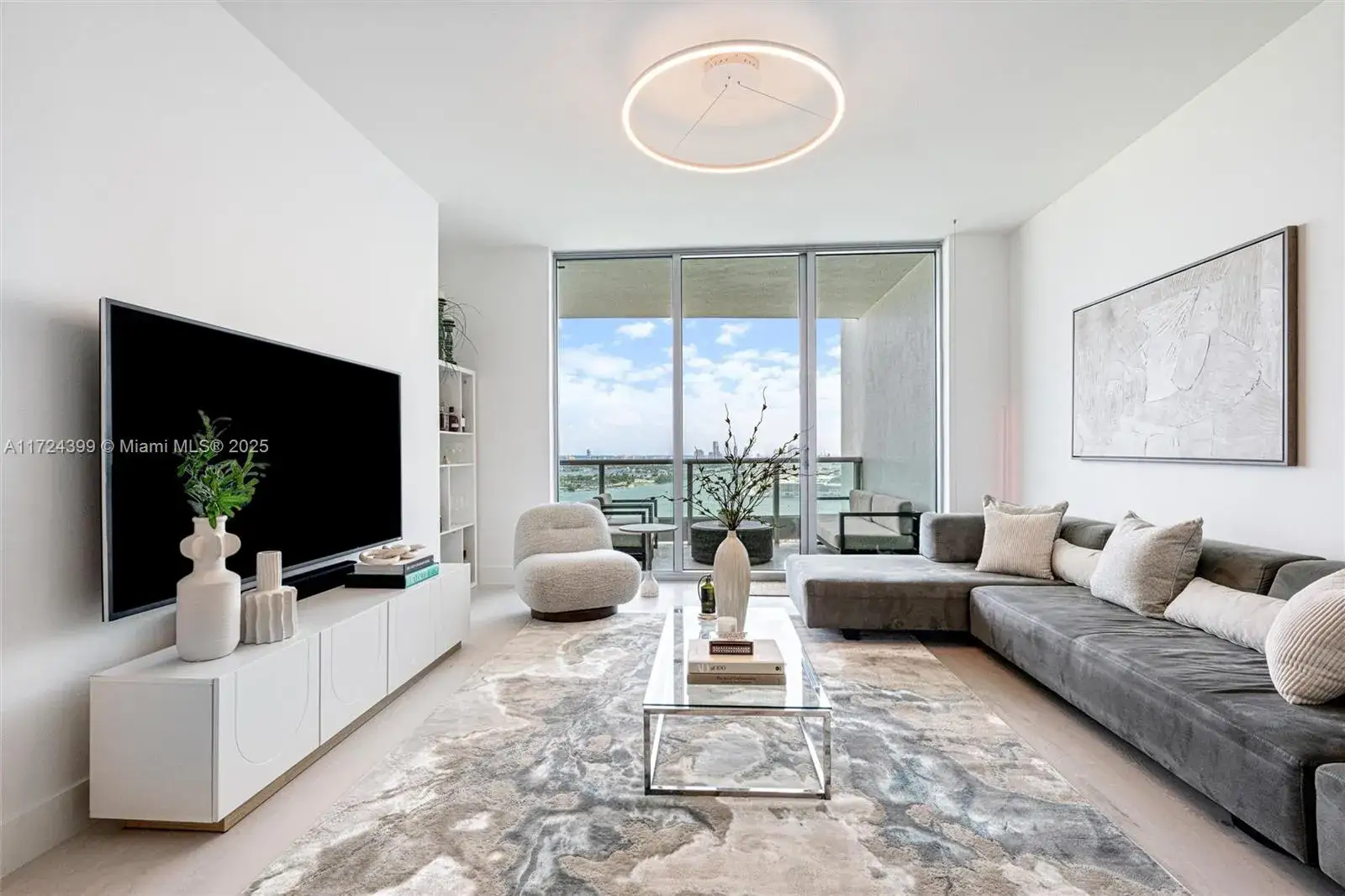 2 bedroom 3 bath Residential for sale at 900 Biscayne Blvd # 2709, Miami FL 33132