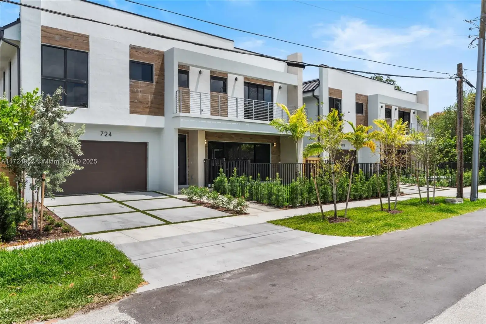 5 bedroom 5 bath Residential for sale at 724 SW 8th Way # 724, Fort Lauderdale FL 33315