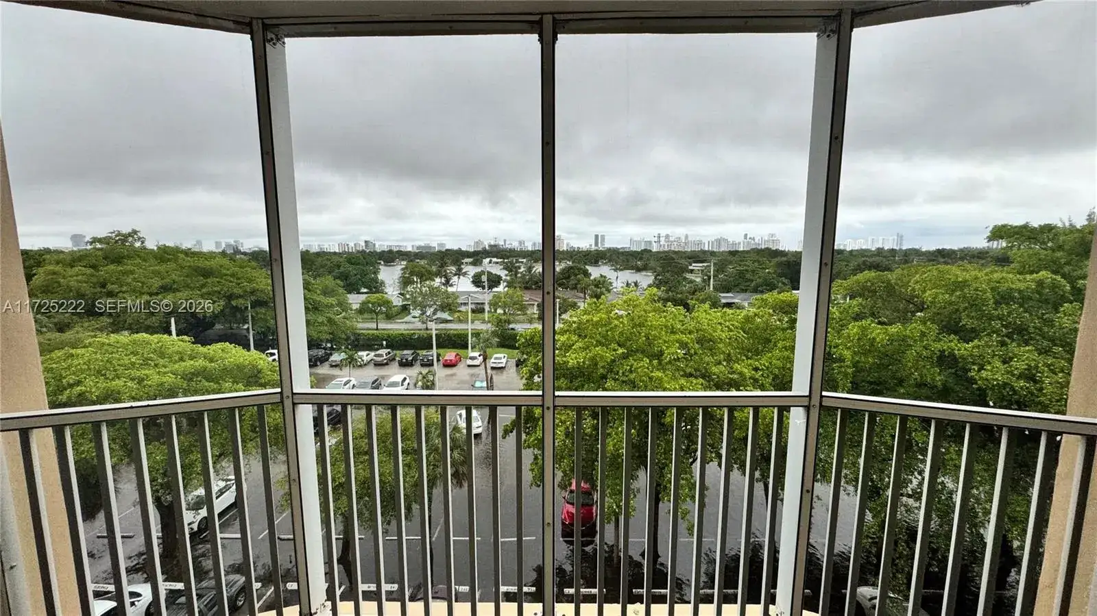 1 bedroom 1 bath Residential for sale at 1780 NE 191st St # 609, Miami FL 33179