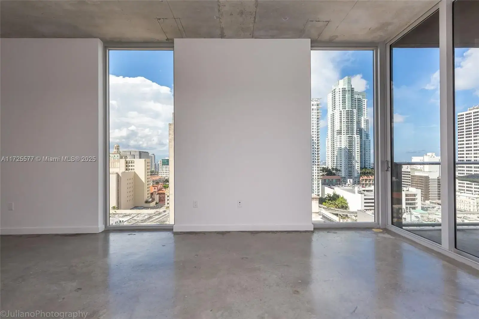 1 bedroom 1 bath Residential for sale at 151 SE 1st St # 1604, Miami FL 33131