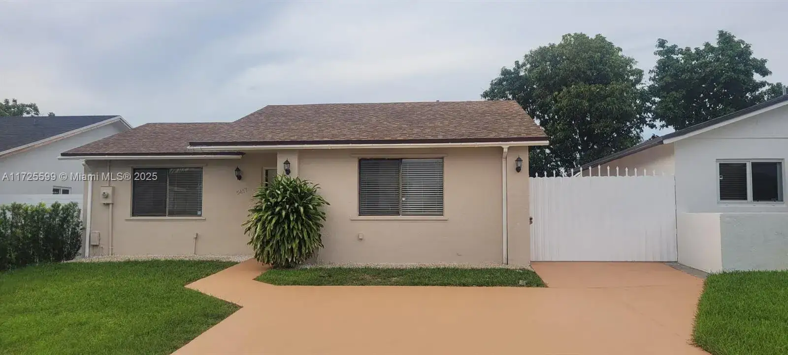 2 bedroom 2 bath Residential for sale at 5417 NW 197th Ln, Miami Gardens FL 33055