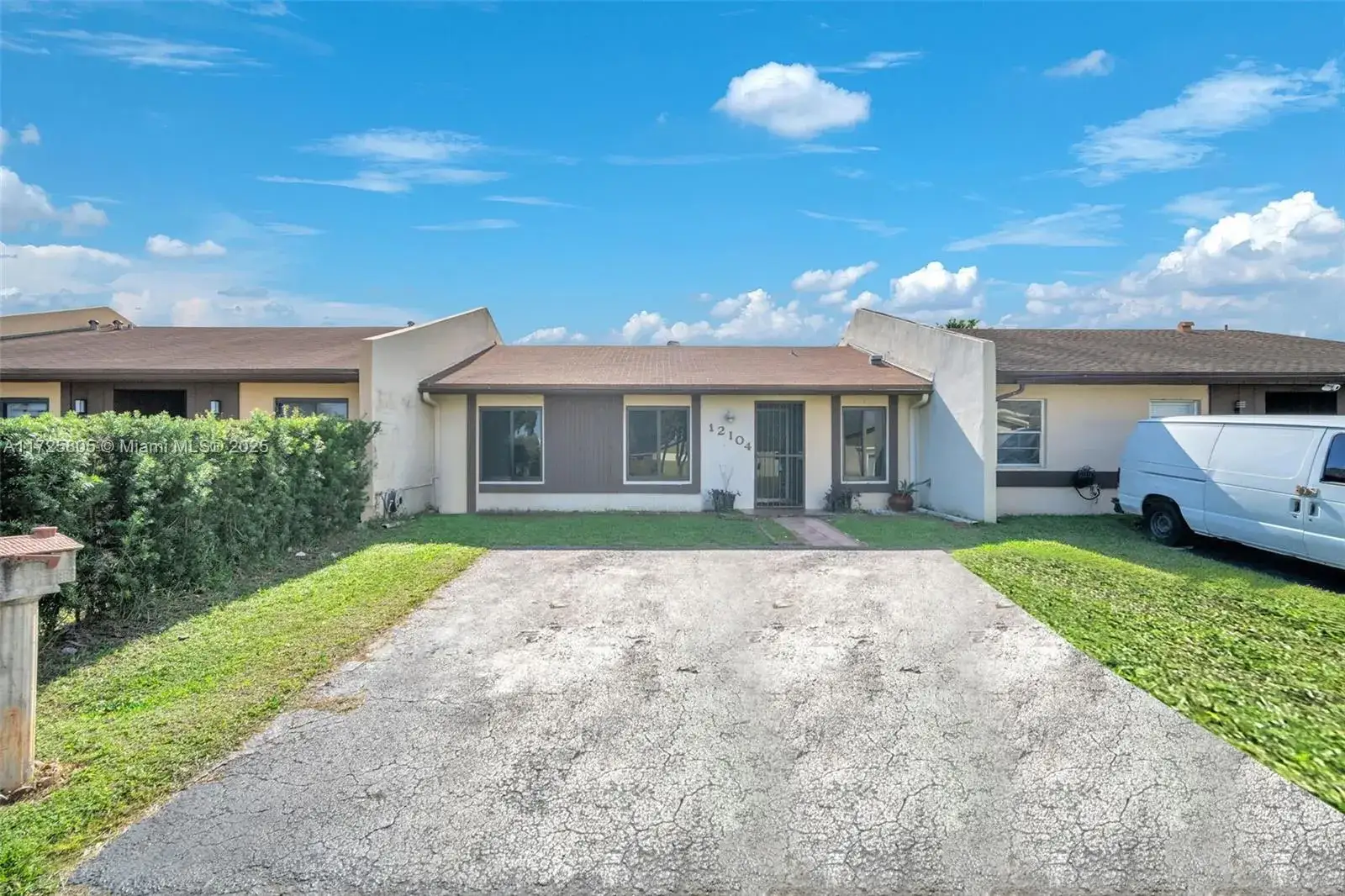 3 bedroom 2 bath Residential for sale at 12104 SW 110th St Cir S, Miami FL 33186