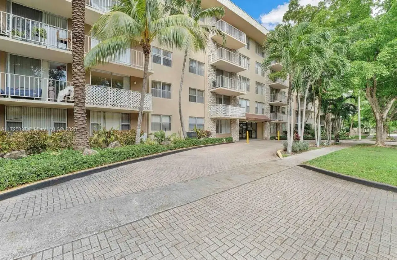 1 bedroom 1 bath Residential for sale at 1805 Sans Souci Blvd # 429, North Miami FL 33181