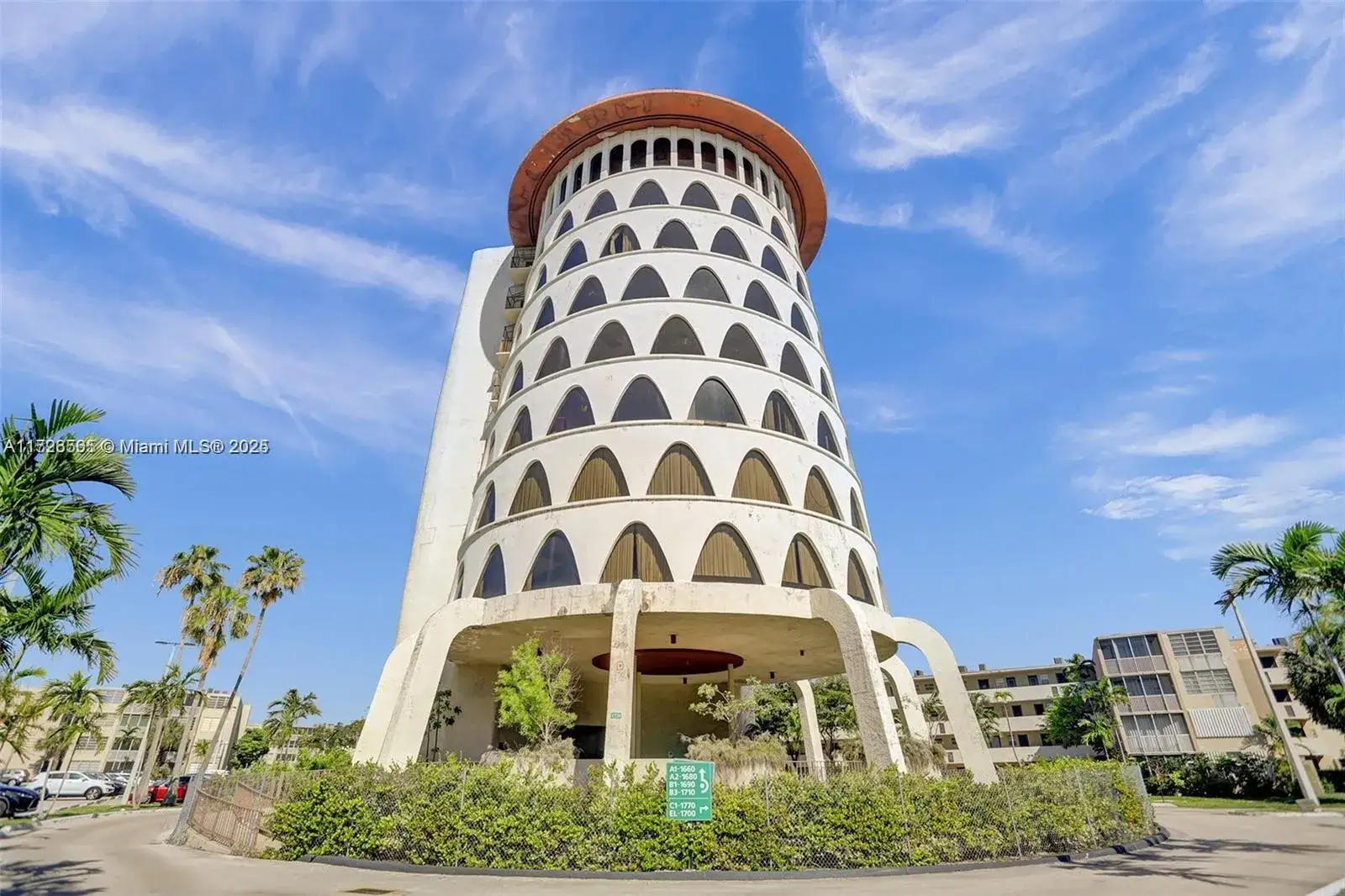 1 bedroom 1 bath Residential for sale at 1770 NE 191st St # 1, Miami FL 33179