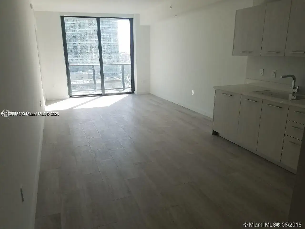 1 bedroom 2 bath Residential for sale at 55 SW 9th St # 1805, Miami FL 33130