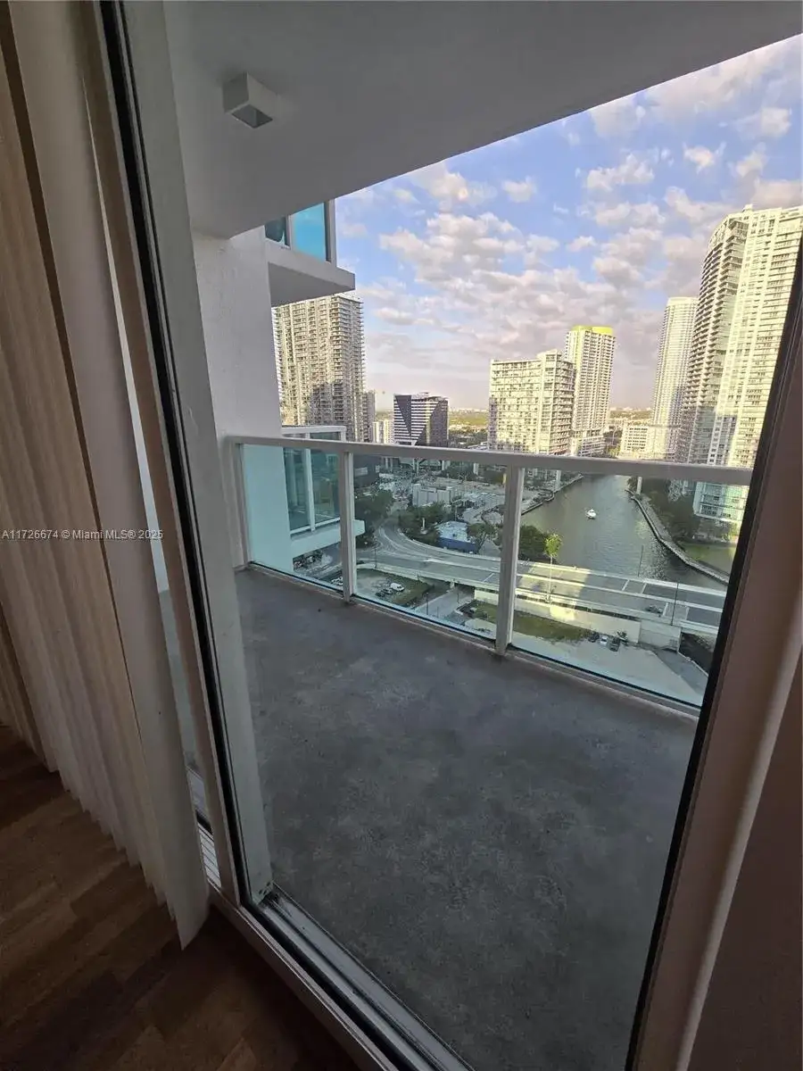 1 bedroom 1 bath Residential for sale at 31 SE 5th St # 2409, Miami FL 33131