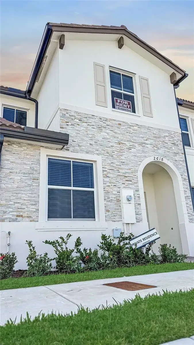 3 bedroom 2 bath Residential Lease for rent at 2618 SE 29 st # 2618, Homestead FL 33035