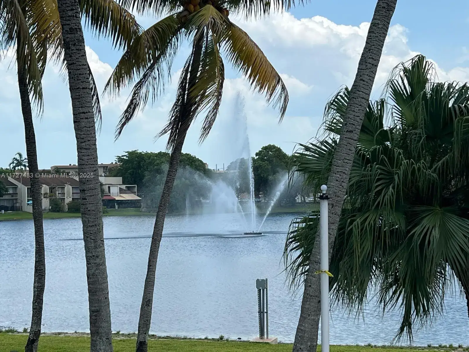 1 bedroom 1 bath Residential for sale at 9365 Fontainebleau Blvd # E114, Miami FL 33172