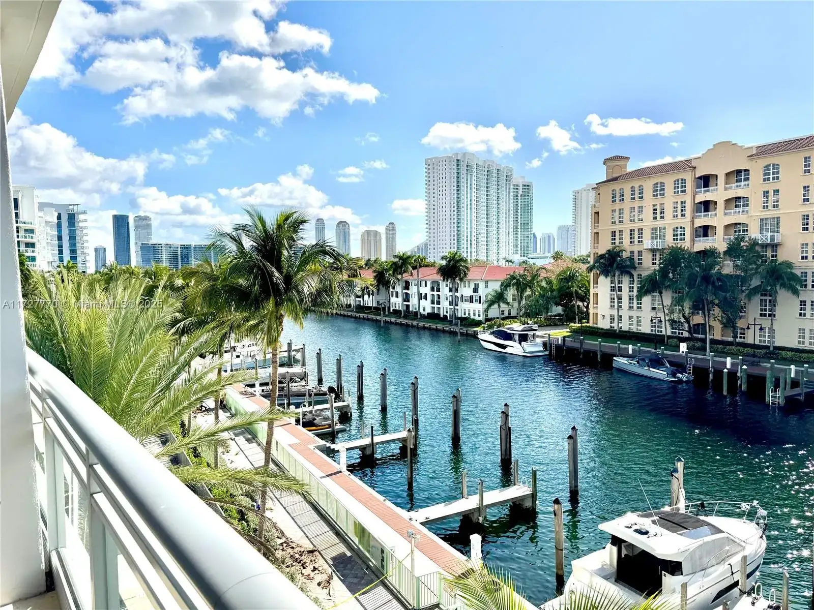 2 bedroom 3 bath Residential for sale at 2950 NE 188th St # 324, Aventura FL 33180