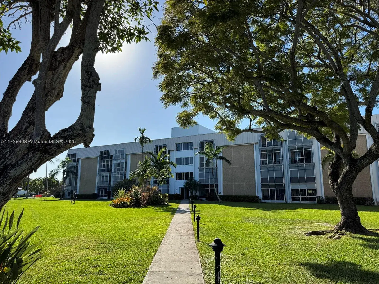 2 bedroom 1 bath Residential Lease for rent at 2970 NE 16th Ave # 107, Oakland Park FL 33334