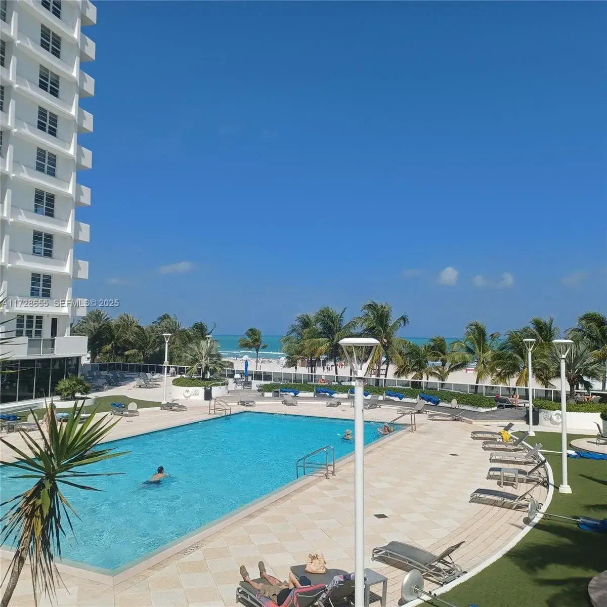 1 bath Residential for sale at 100 Lincoln Rd # 1206, Miami Beach FL 33139