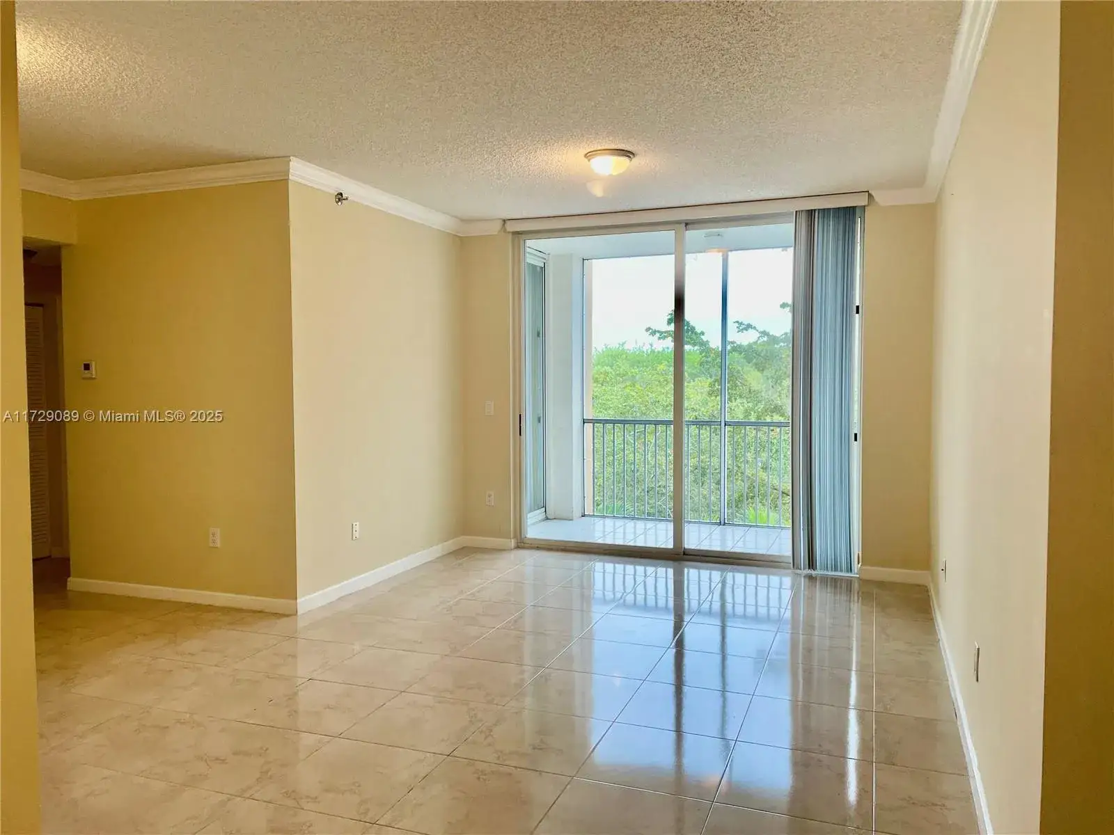 2 bedroom 2 bath Residential for sale at 9805 NW 52nd St # 411, Doral FL 33178
