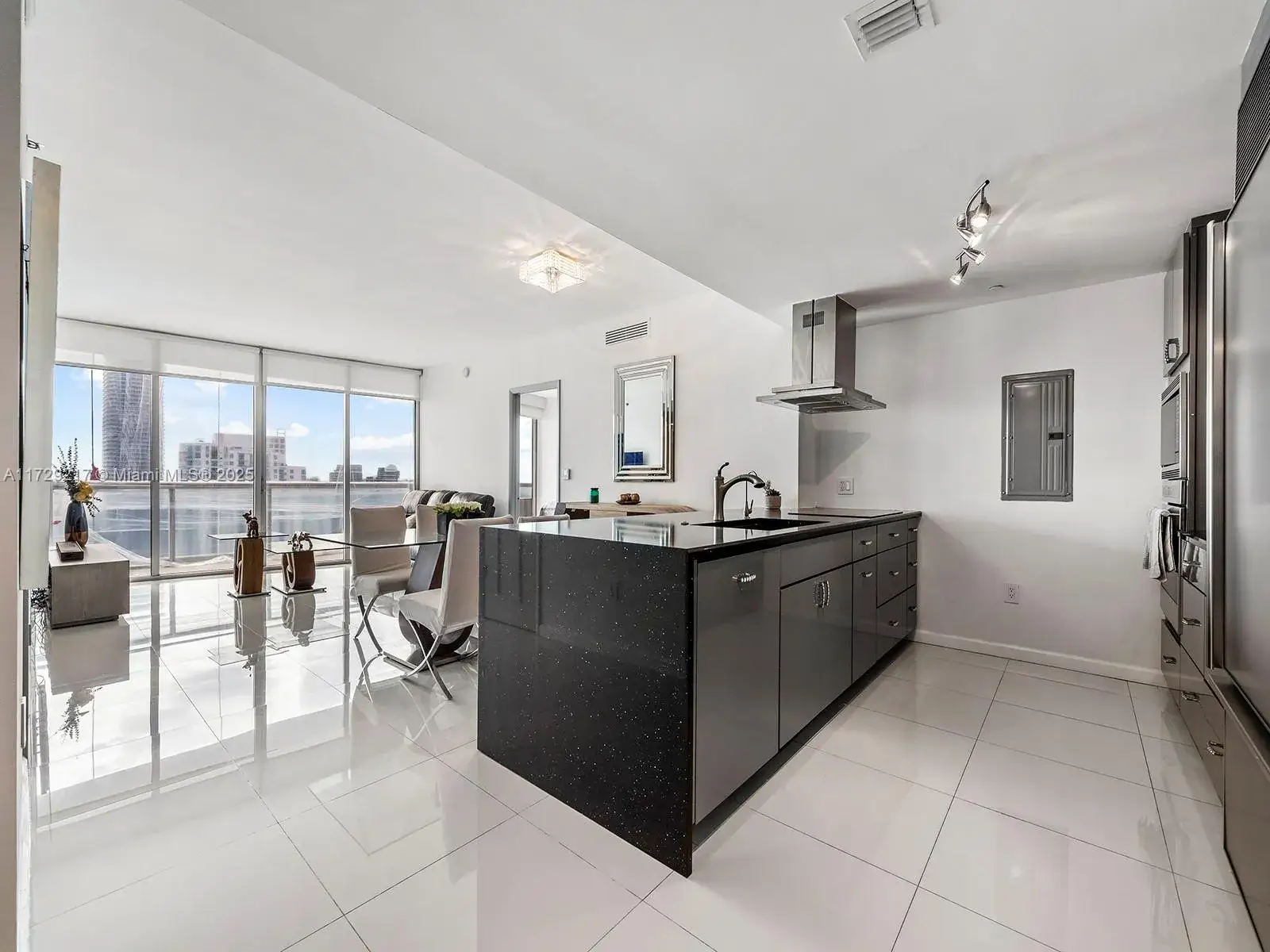 2 bedroom 2 bath Residential for sale at 495 Brickell Ave # 5203, Miami FL 33131