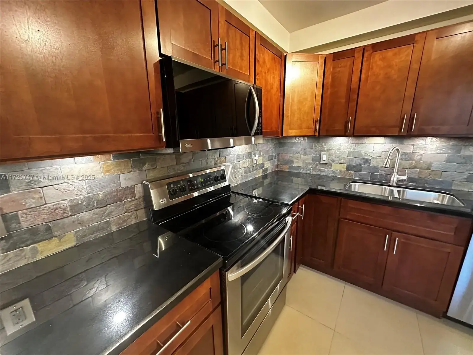 3 bedroom 2 bath Residential Lease for rent at 3520 Oaks Way # 407, Pompano Beach FL 33069