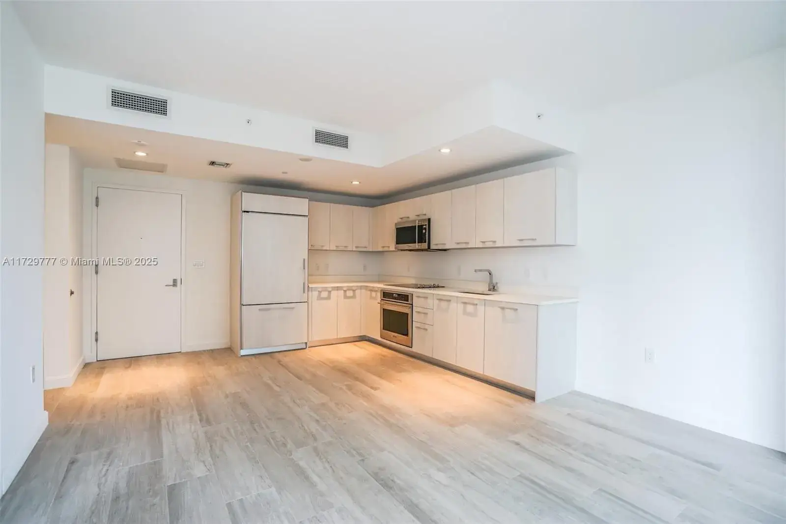 1 bedroom 1 bath Residential for sale at 55 SW 9 Street # 1407, Miami FL 33130