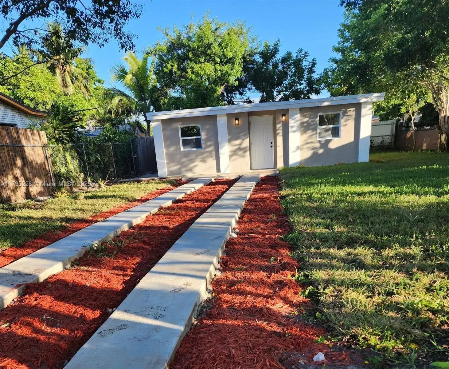 2 bedroom 1 bath Residential Lease for rent at 5618 SW 38th St, West Park FL 33023