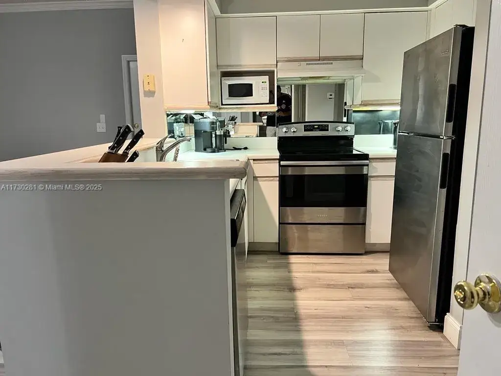 1 bedroom 1 bath Residential for sale at 3145 NE 184th St # 5302, Aventura FL 33160