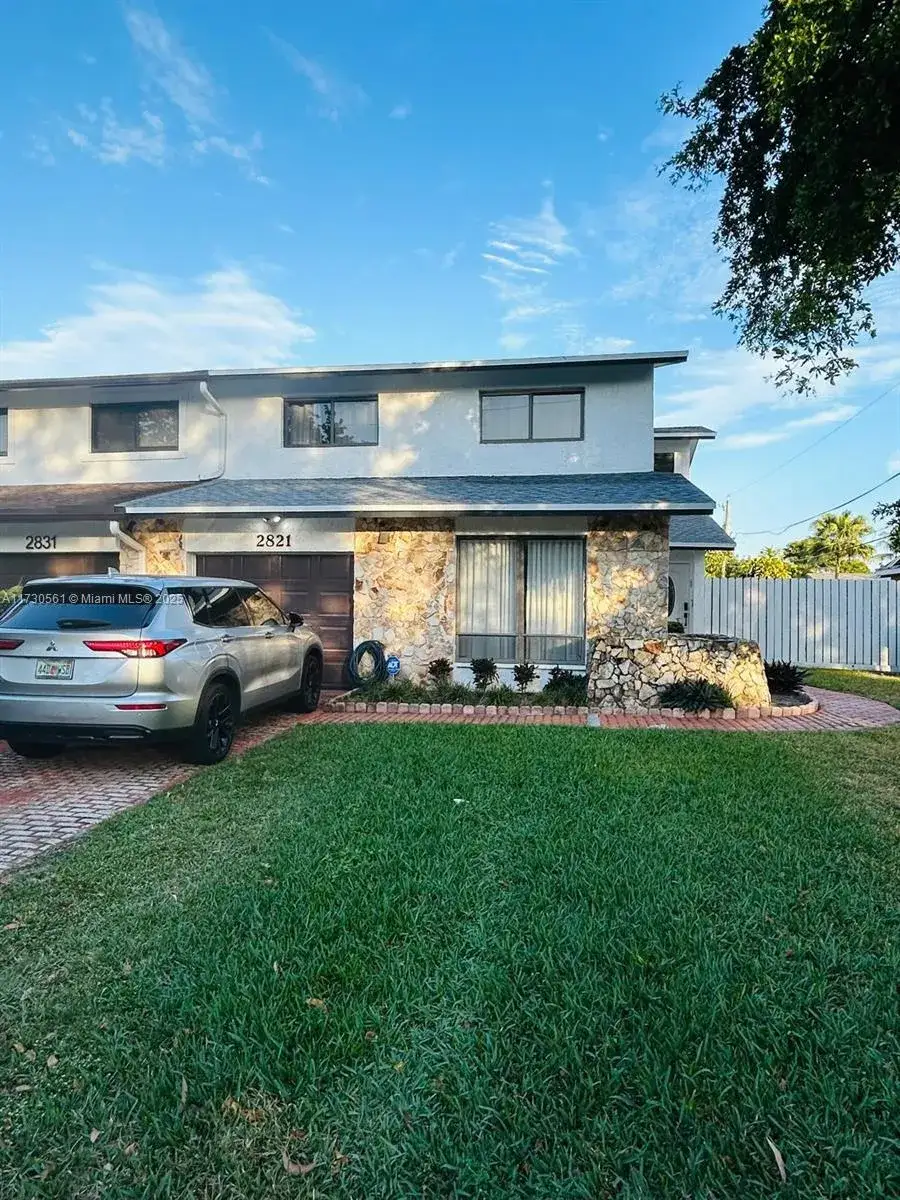3 bedroom 2 bath Residential for sale at 2821 N 38th Ave, Hollywood FL 33021