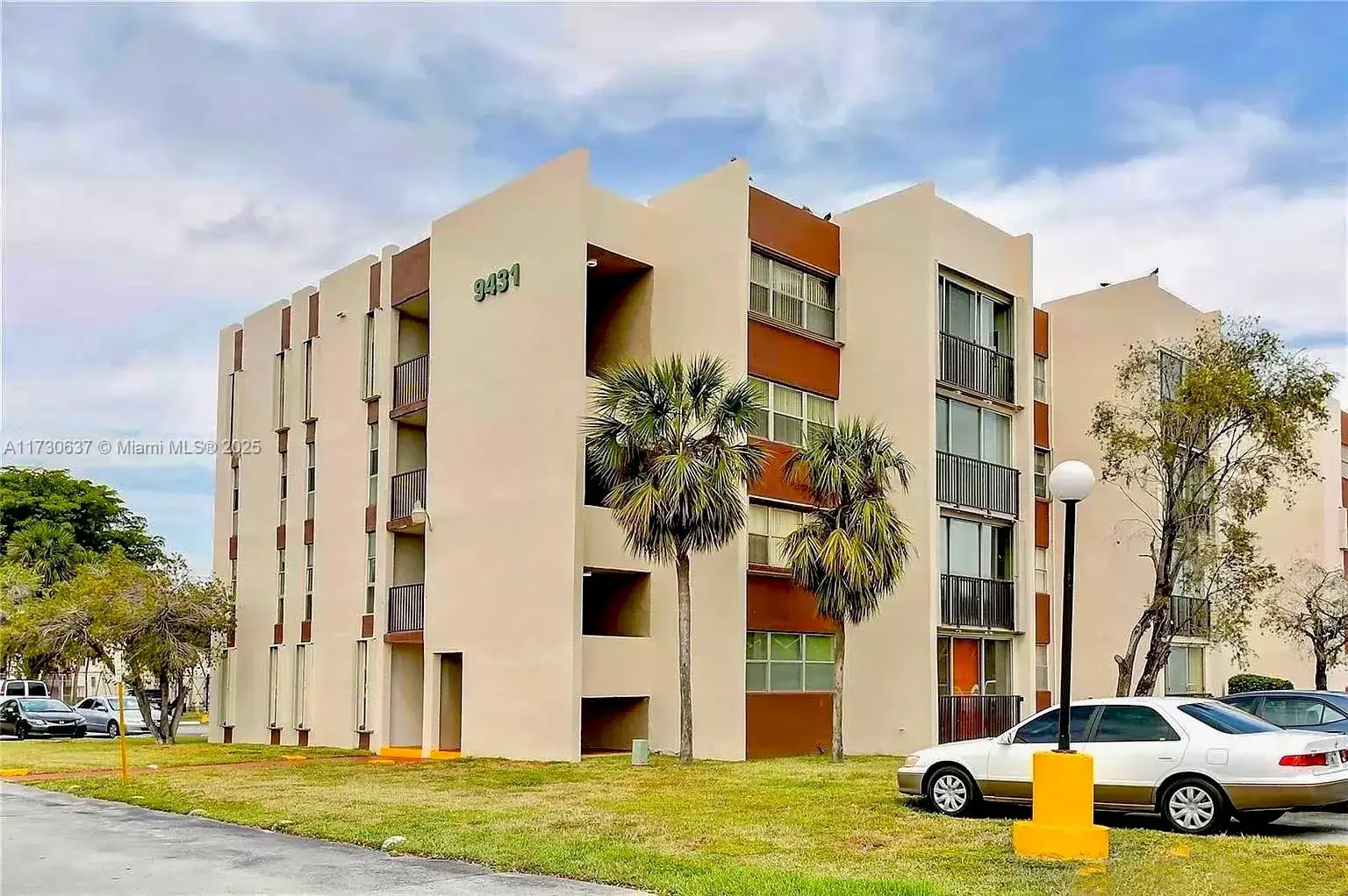 2 bedroom 2 bath Residential for sale at 9431 SW 4th St # 412, Miami FL 33174