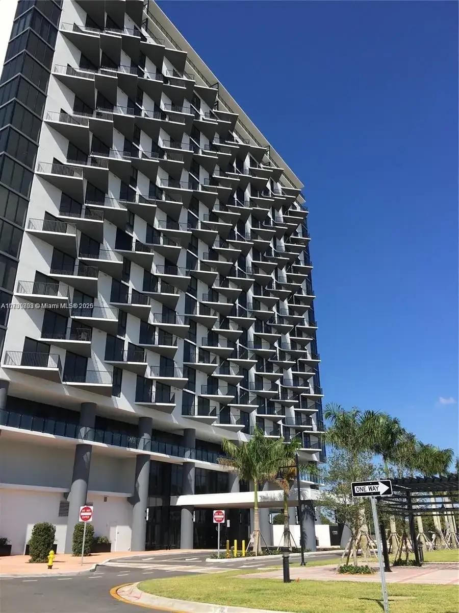2 bedroom 2 bath Residential for sale at 5300 Paseo Blvd # 1903, Doral FL 33166