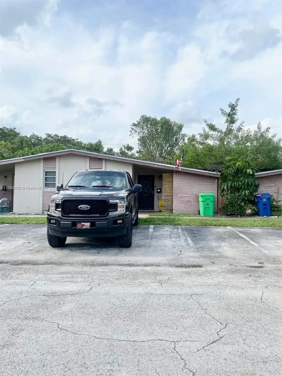 6841 NW 30th St # 6, Sunrise FL 33313