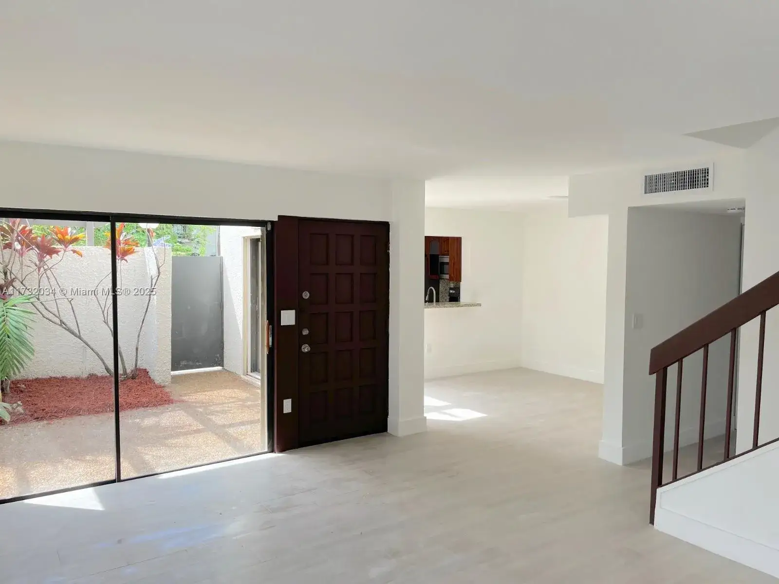 3 bedroom 2 bath Residential Lease for rent at 4718 SW 67th Ave # B9, Miami FL 33155