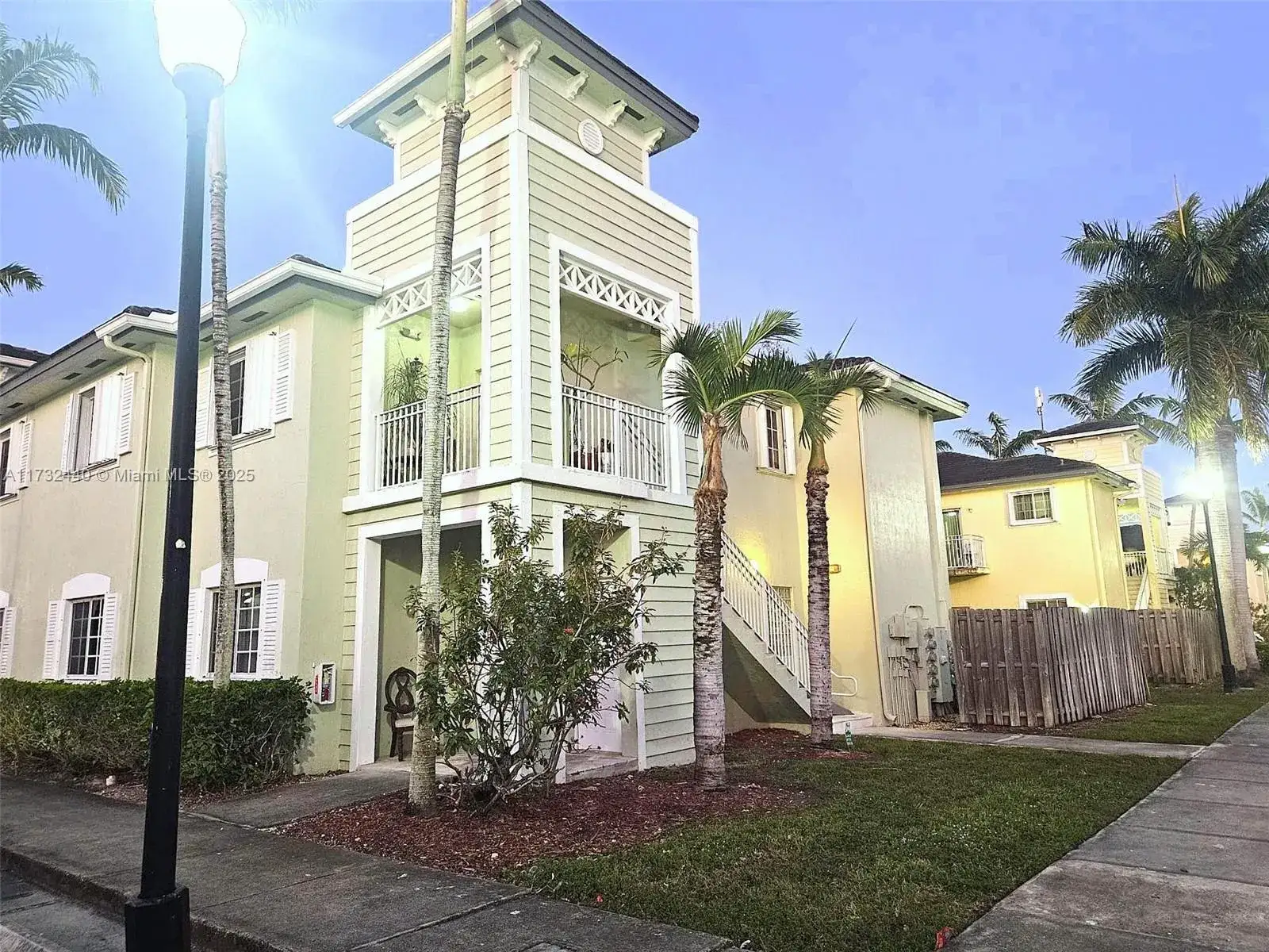 3 bedroom 2 bath Residential for sale at 373 NE 26th Pl # 204, Homestead FL 33033