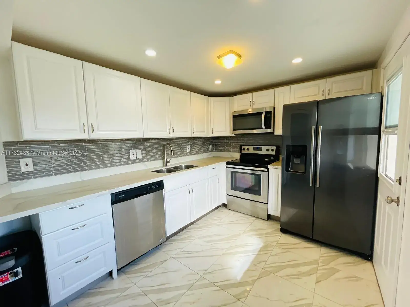 2 bedroom 2 bath Residential Lease for rent at 1701 NE 191st St # A402, Miami FL 33179