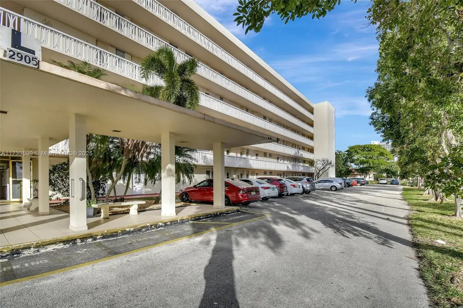 2 bedroom 2 bath Residential for sale at 2905 Point East Dr # L506, Aventura FL 33160