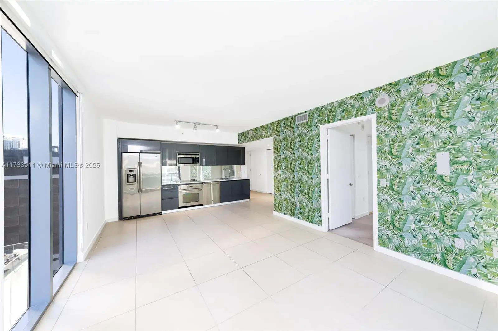 2 bedroom 2 bath Residential Lease for rent at 31 SE 6th St # 1708, Miami FL 33131