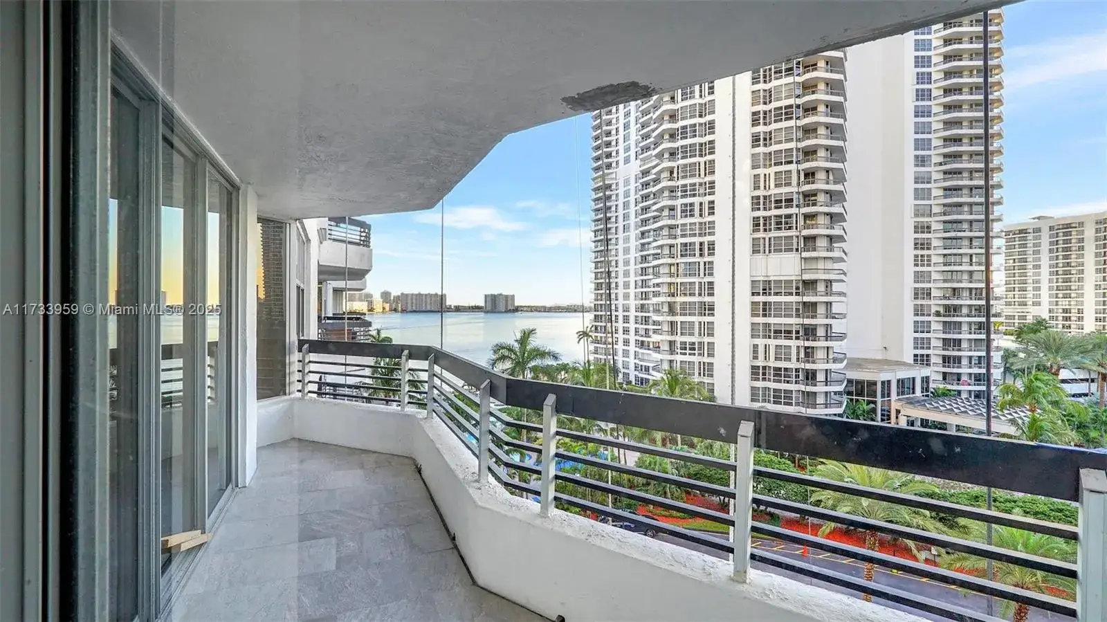 2 bedroom 2 bath Residential for sale at 19195 NE 36th Ct # 703, Aventura FL 33180