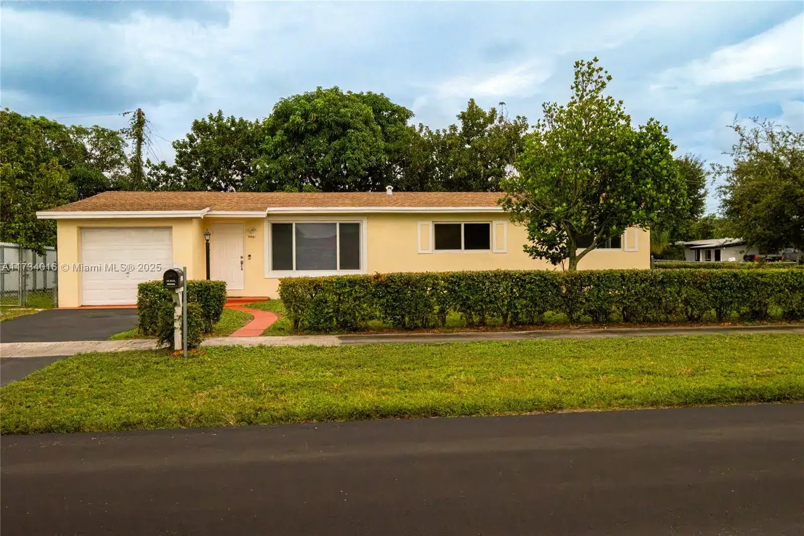 3 bedroom 2 bath Residential for sale at 17941 NW 9th Ave, Miami Gardens FL 33169