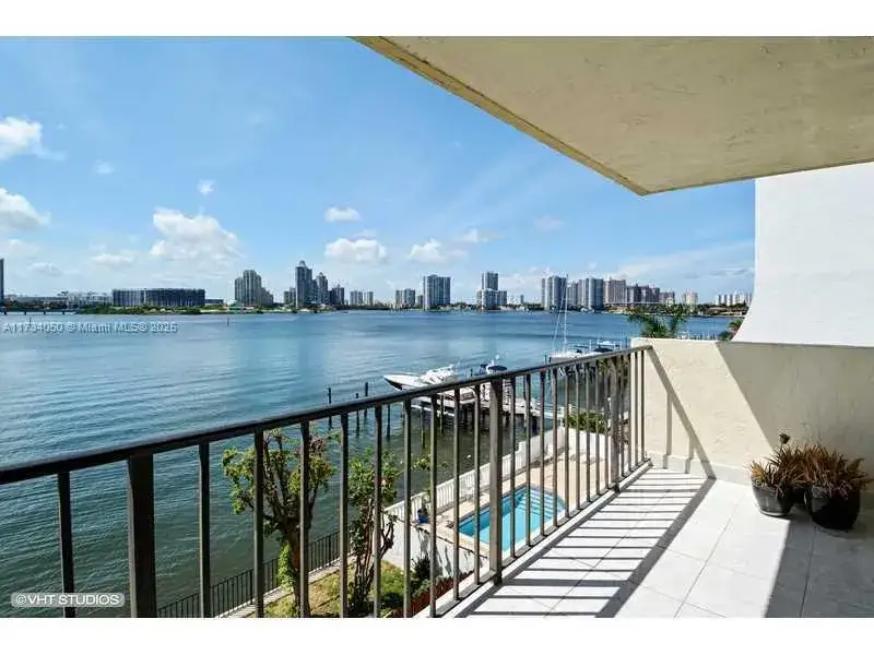 2 bedroom 2 bath Residential for sale at 17878 N BAY RD # 307, Sunny Isles Beach FL 33160