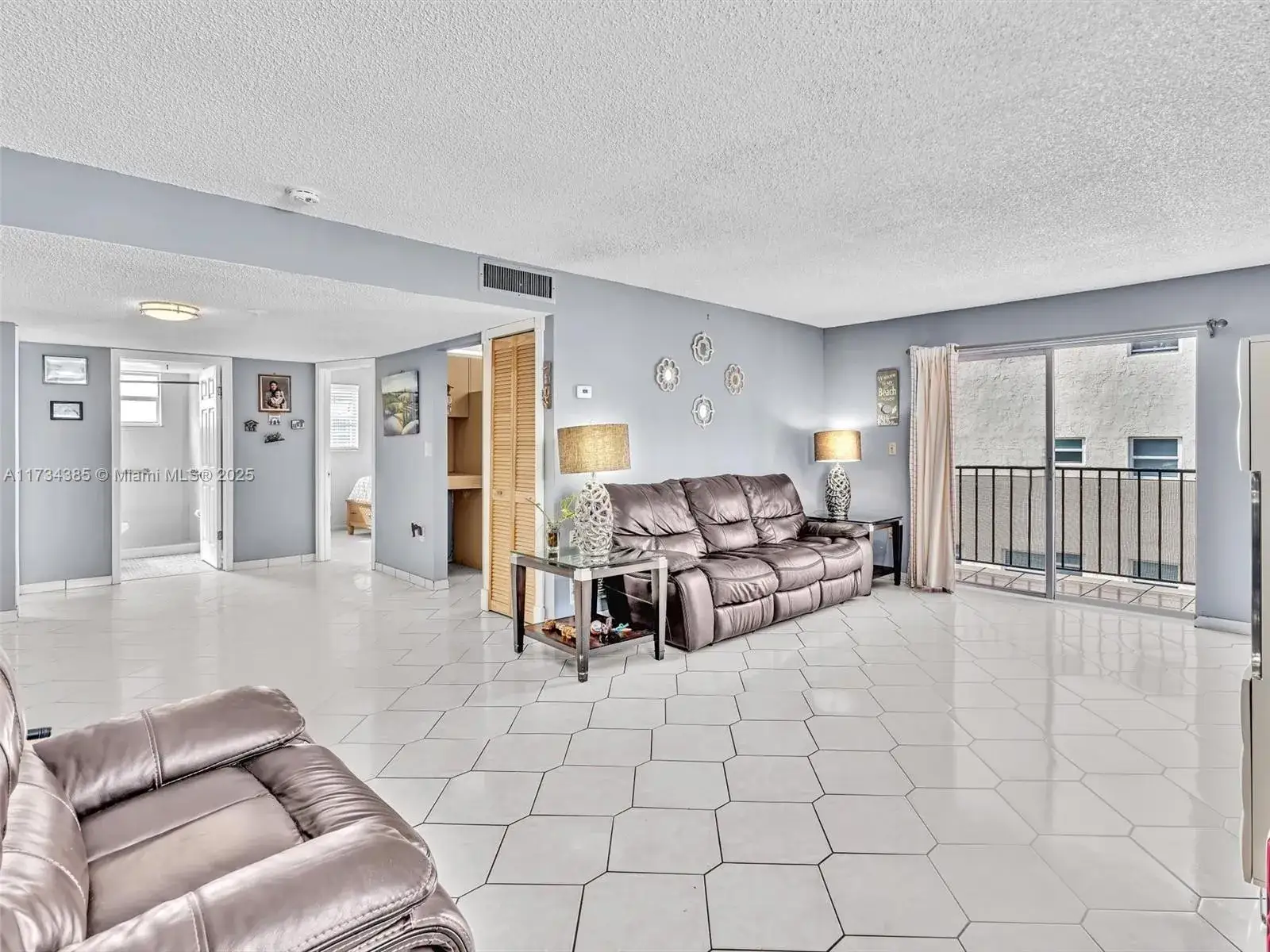 2 bedroom 2 bath Residential for sale at 1236 Alton Rd # 404, Miami Beach FL 33139
