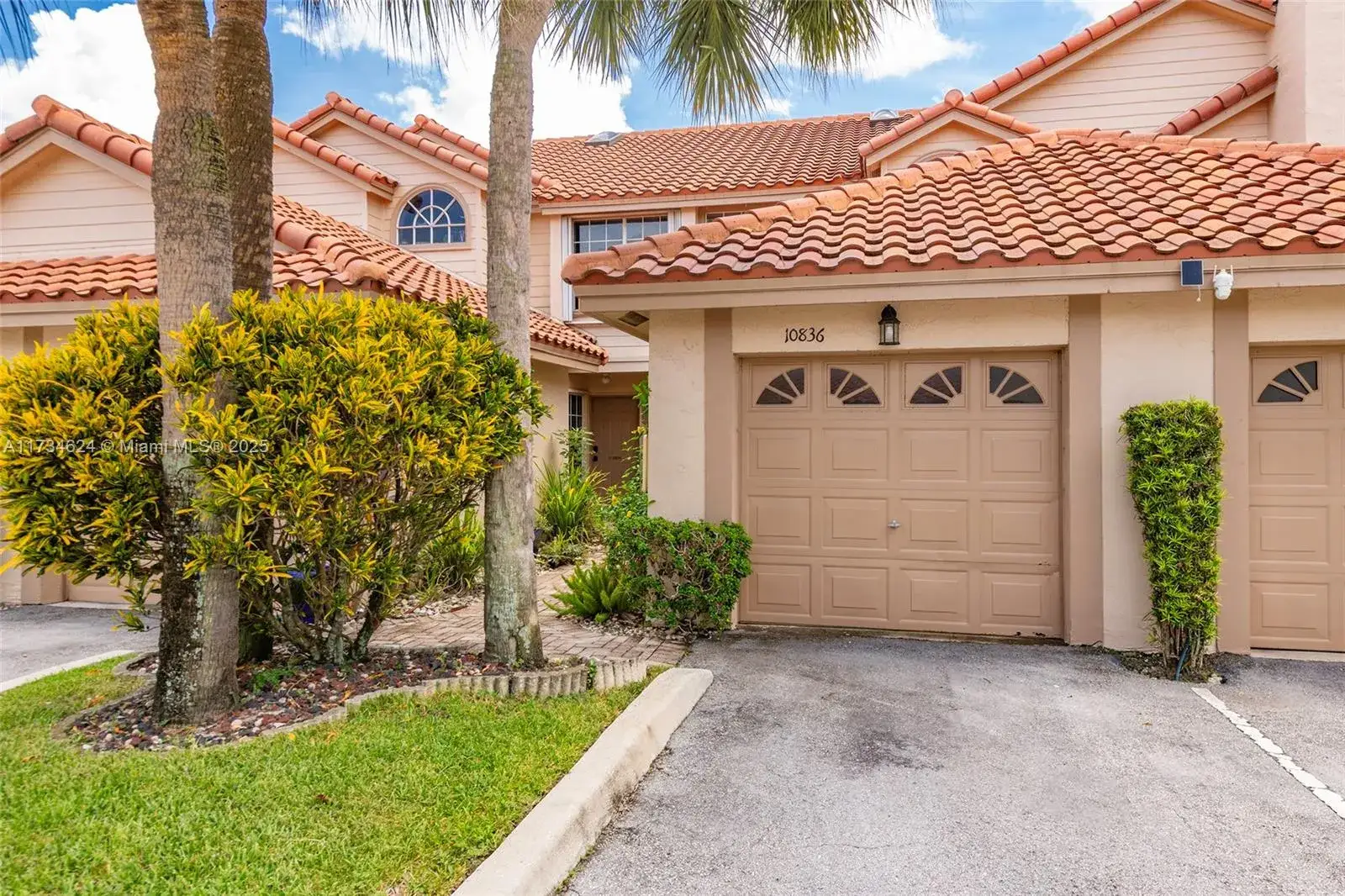 2 bedroom 2 bath Residential for sale at 10836 Cypress Glen Dr, Coral Springs FL 33071