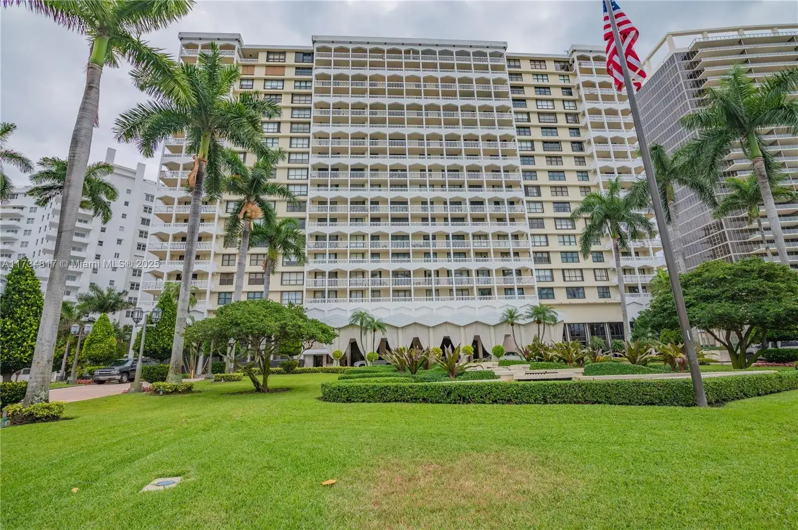 2 bedroom 2 bath Residential for sale at 9801 Collins Ave # 17J, Bal Harbour FL 33154