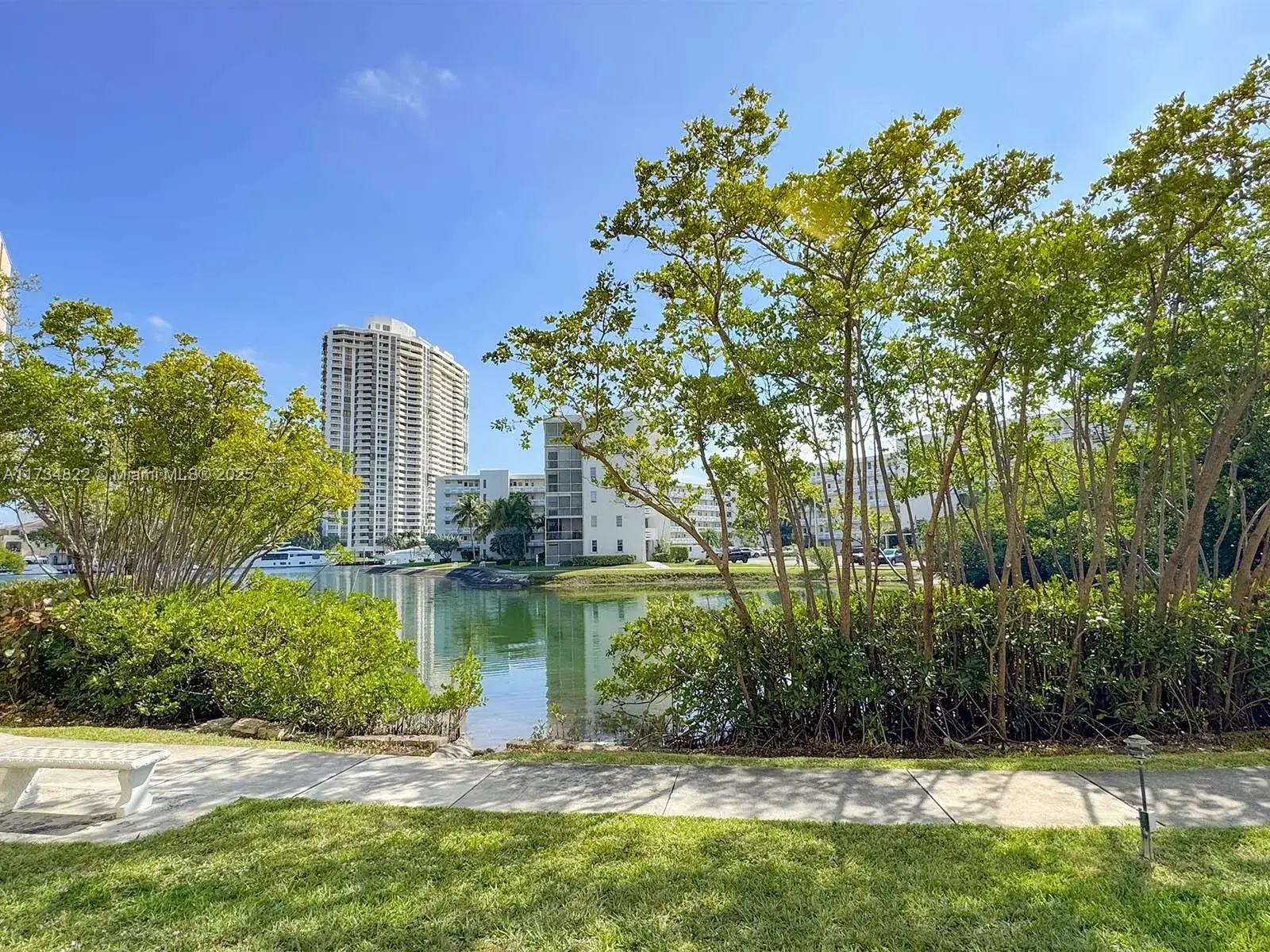 1 bedroom 1 bath Residential for sale at 2930 Point East Dr # E109, Aventura FL 33160