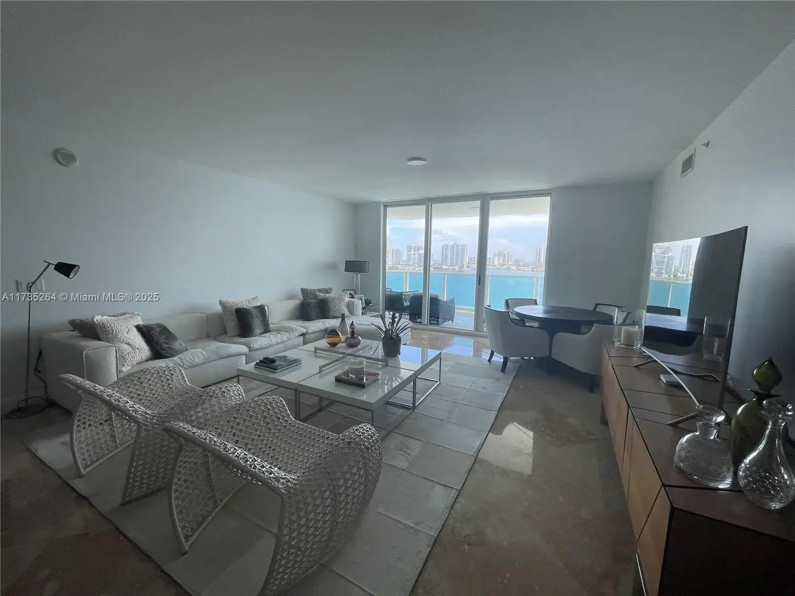 2 bedroom 2 bath Residential for sale at 3301 NE 183rd St # 1105, Aventura FL 33160
