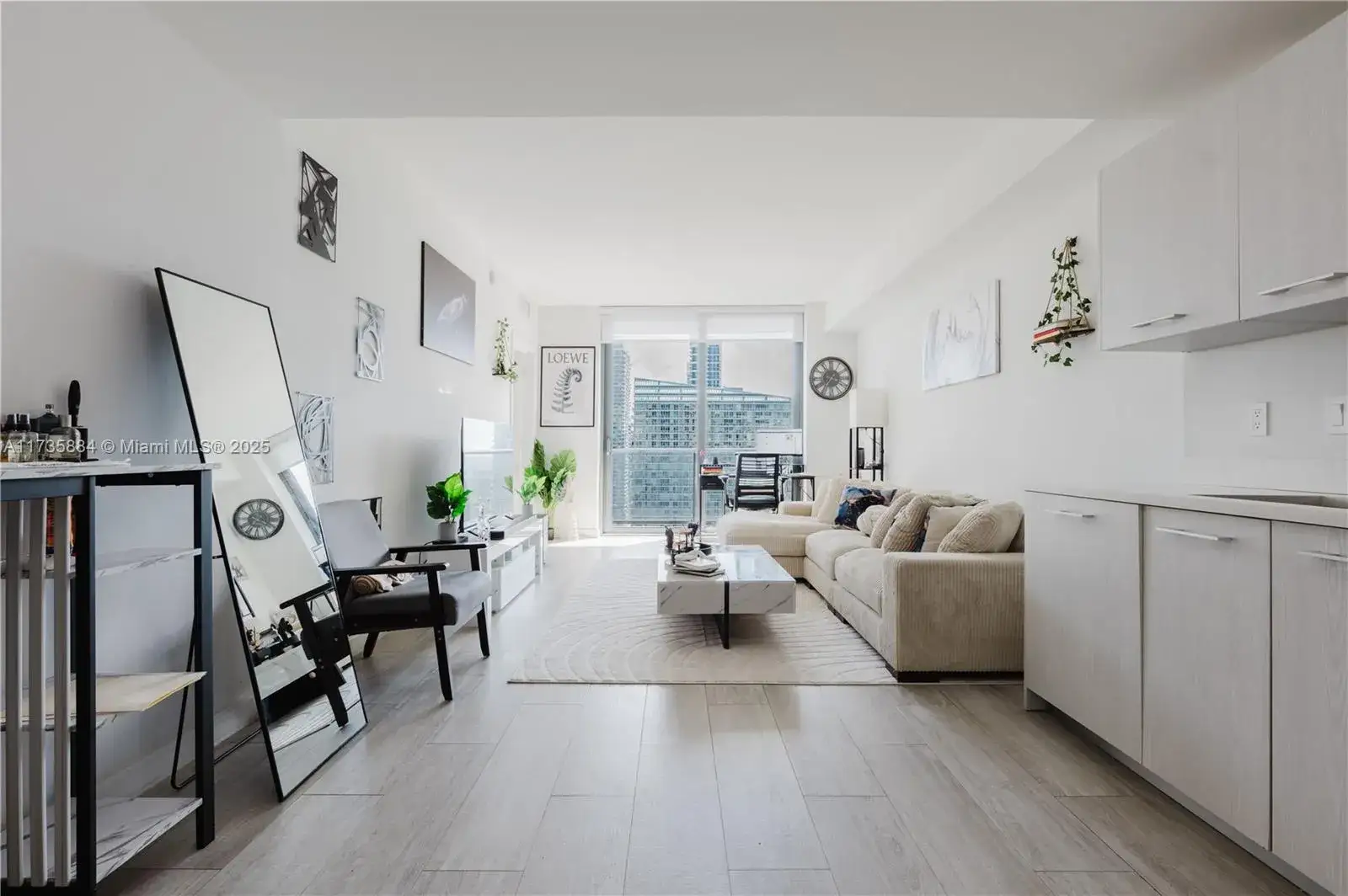 1 bedroom 2 bath Residential for sale at 55 SW 9th St # 3005, Miami FL 33130