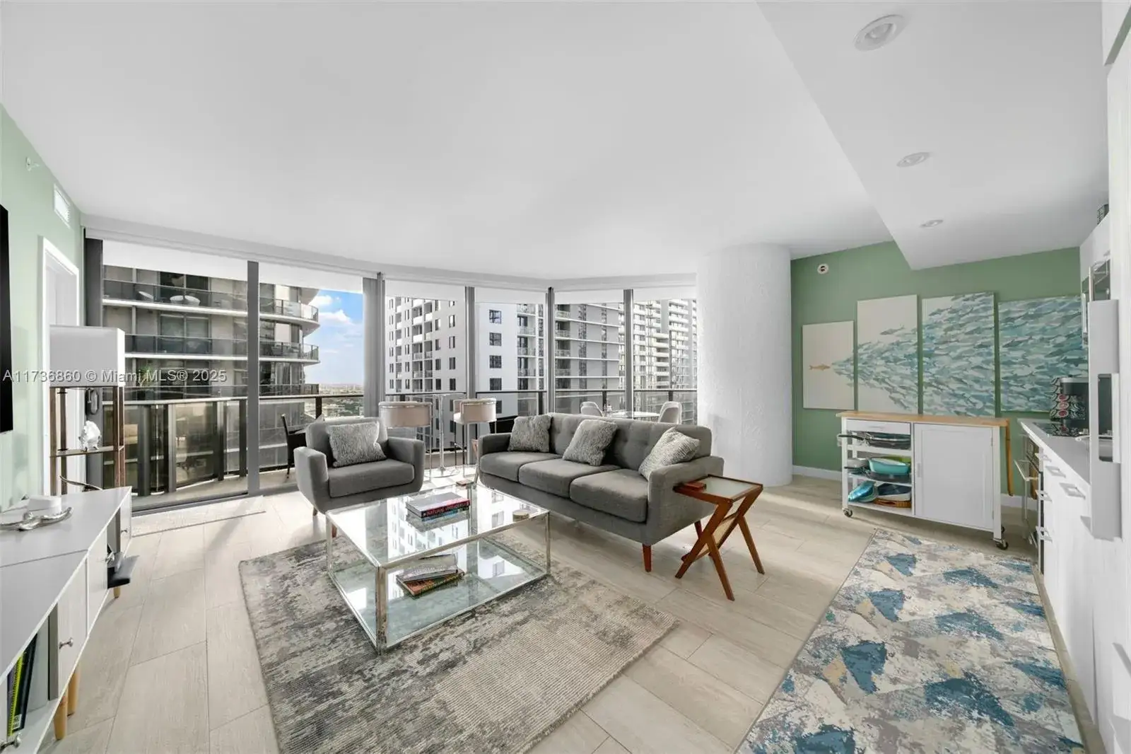 1 bedroom 2 bath Residential for sale at 45 SW 9th St, Miami FL 33130