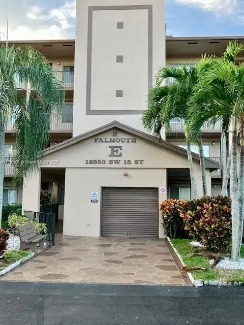 2 bedroom 2 bath Residential Lease for rent at 12550 SW 15th St # 212E, Pembroke Pines FL 33027