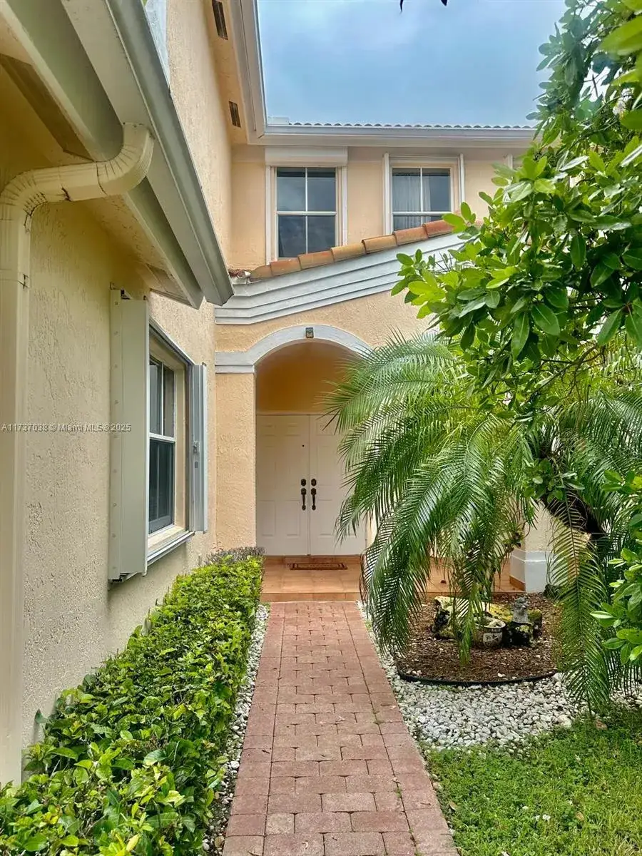 4 bedroom 3 bath Residential for sale at 4613 NW 94th Pl, Doral FL 33178